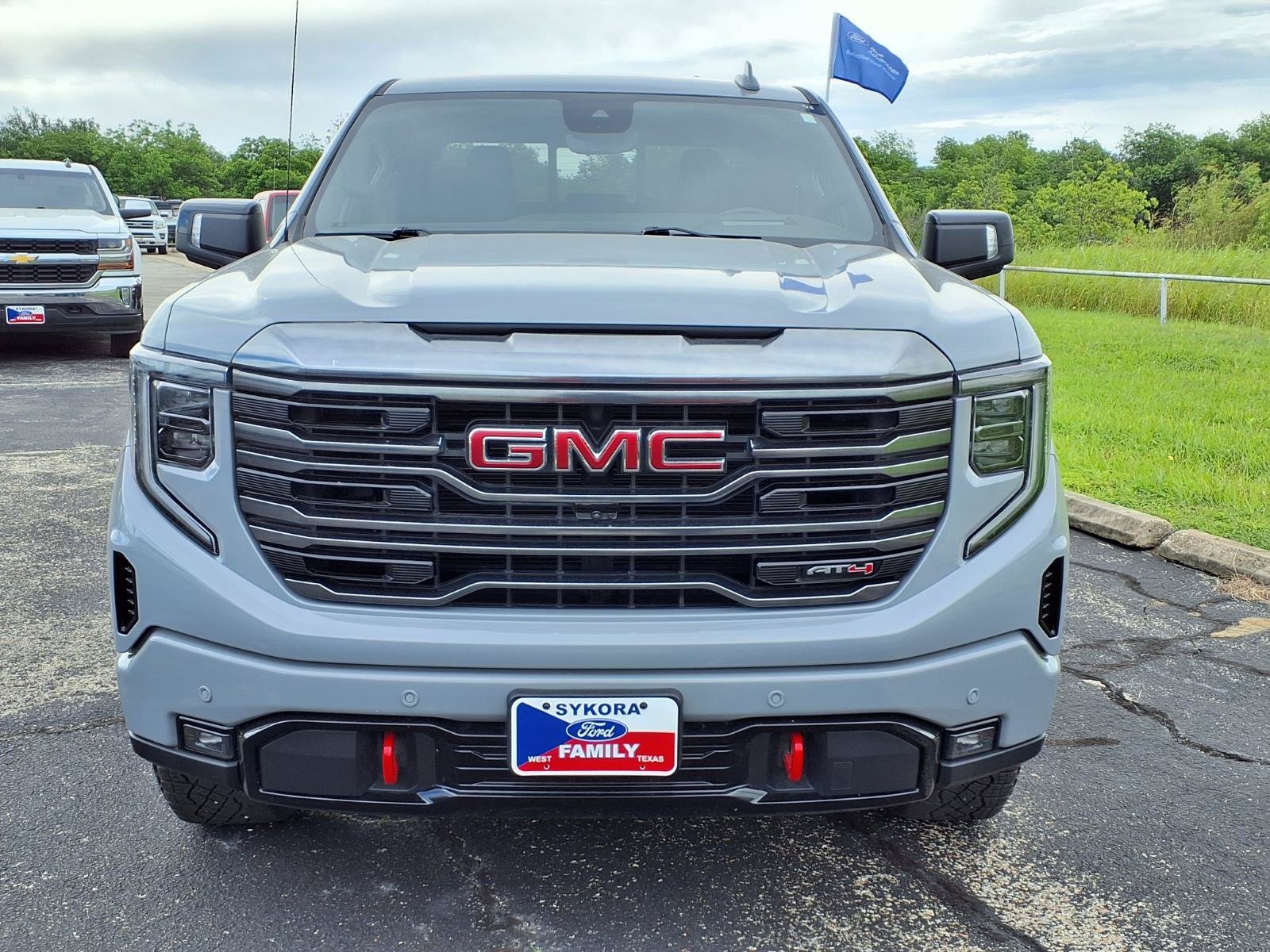 Used 2024 GMC Sierra 1500 AT4 w/ Technology Package AWD/4WD image 3
