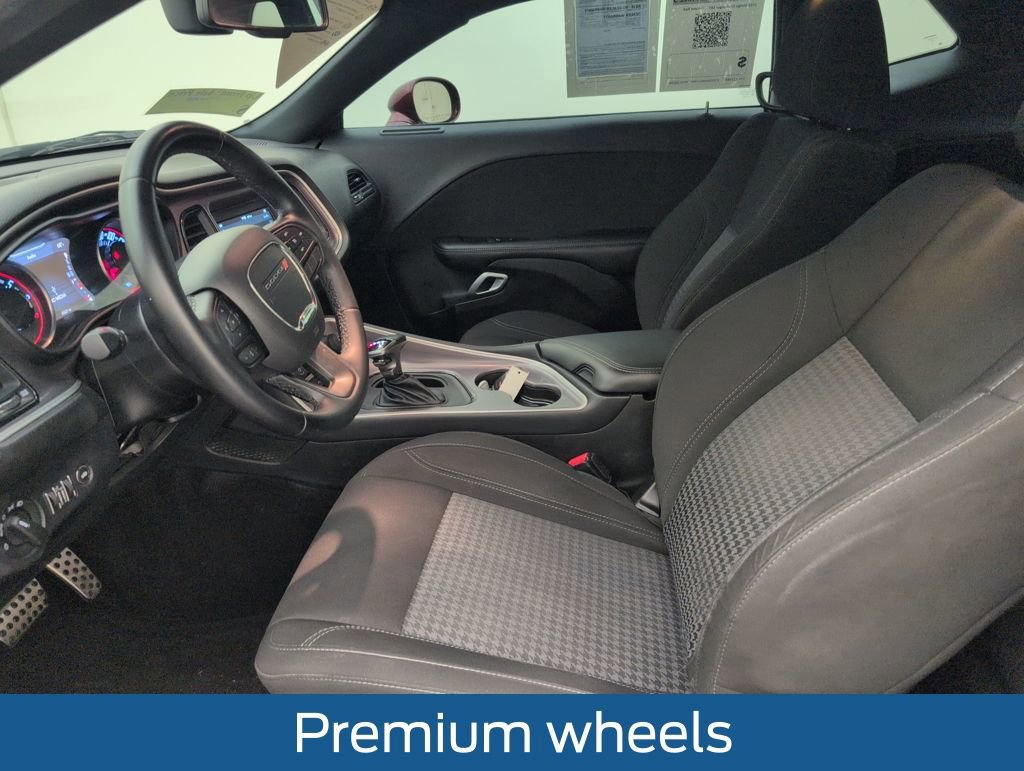 Used 2022 Dodge Challenger SXT image 10