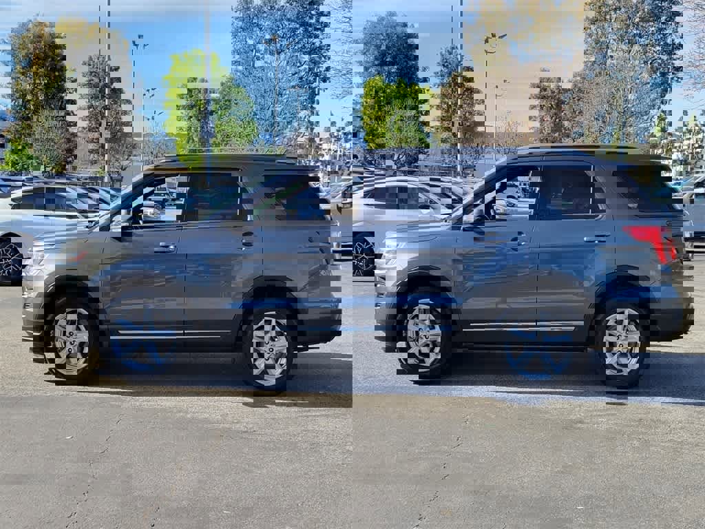 Certified 2019 Ford Explorer XLT w/ Equipment Group 201A image 2