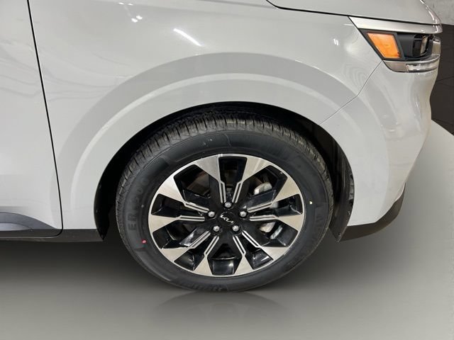 Used 2024 Kia Carnival EX FWD image 34