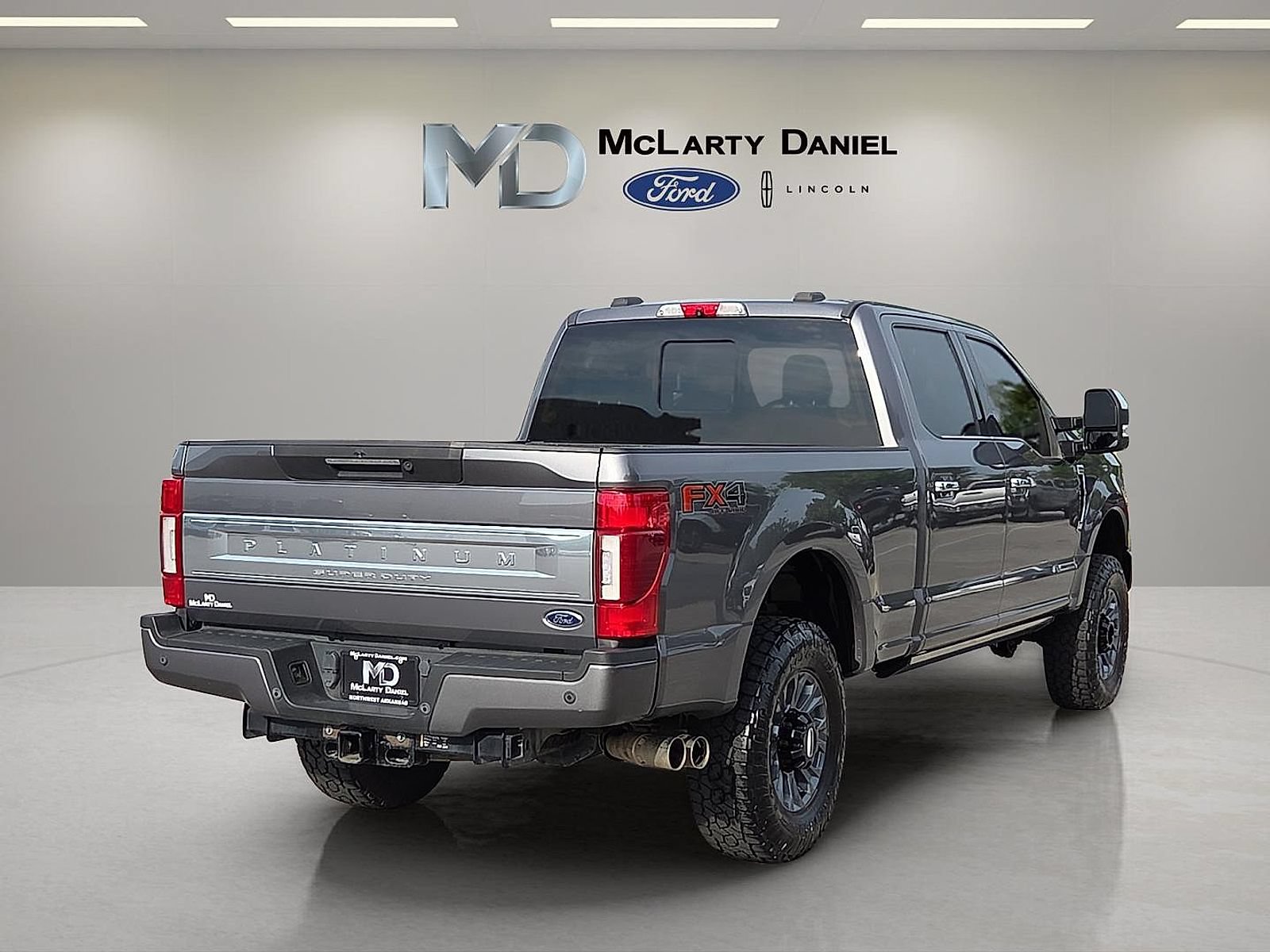 Certified 2022 Ford F250 Platinum w/ FX4 Off-Road Package AWD/4WD image 5