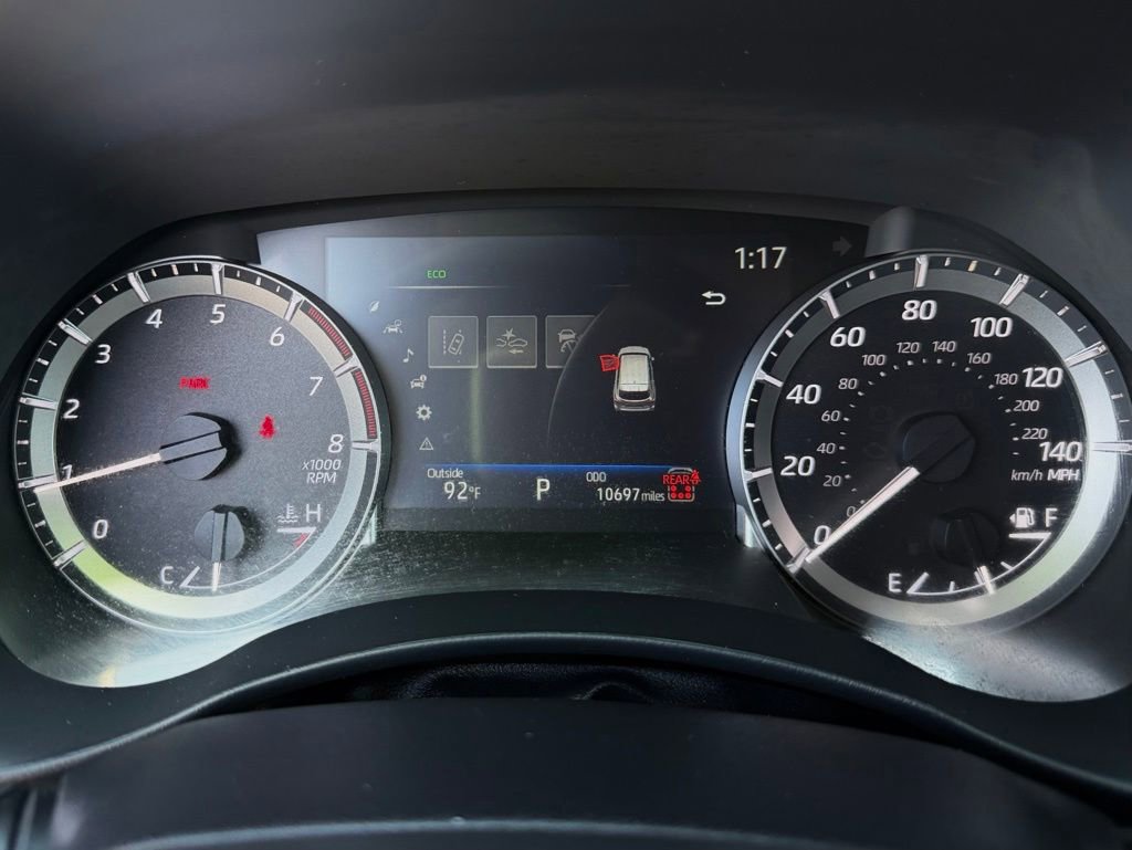 Used 2025 Toyota Highlander XLE FWD image 18