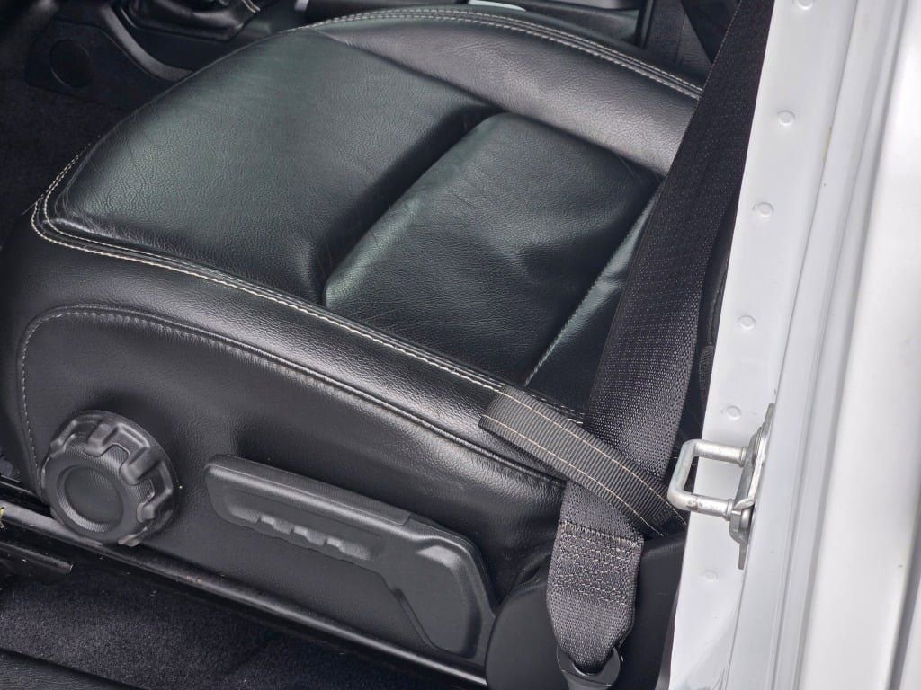 Used 2019 Jeep Wrangler Unlimited Sahara w/ Dual Top Group AWD/4WD image 20