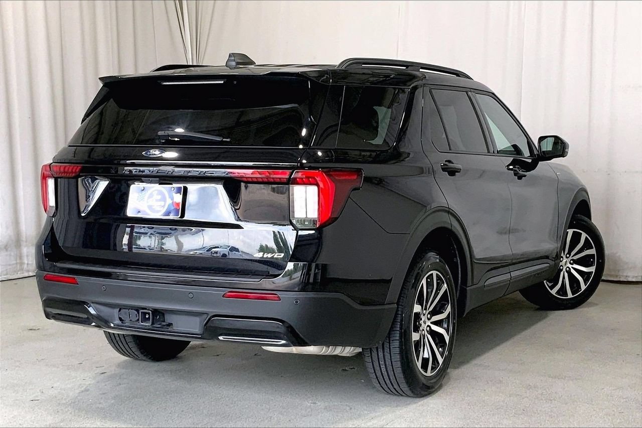 Certified 2025 Ford Explorer ST-Line AWD/4WD image 13