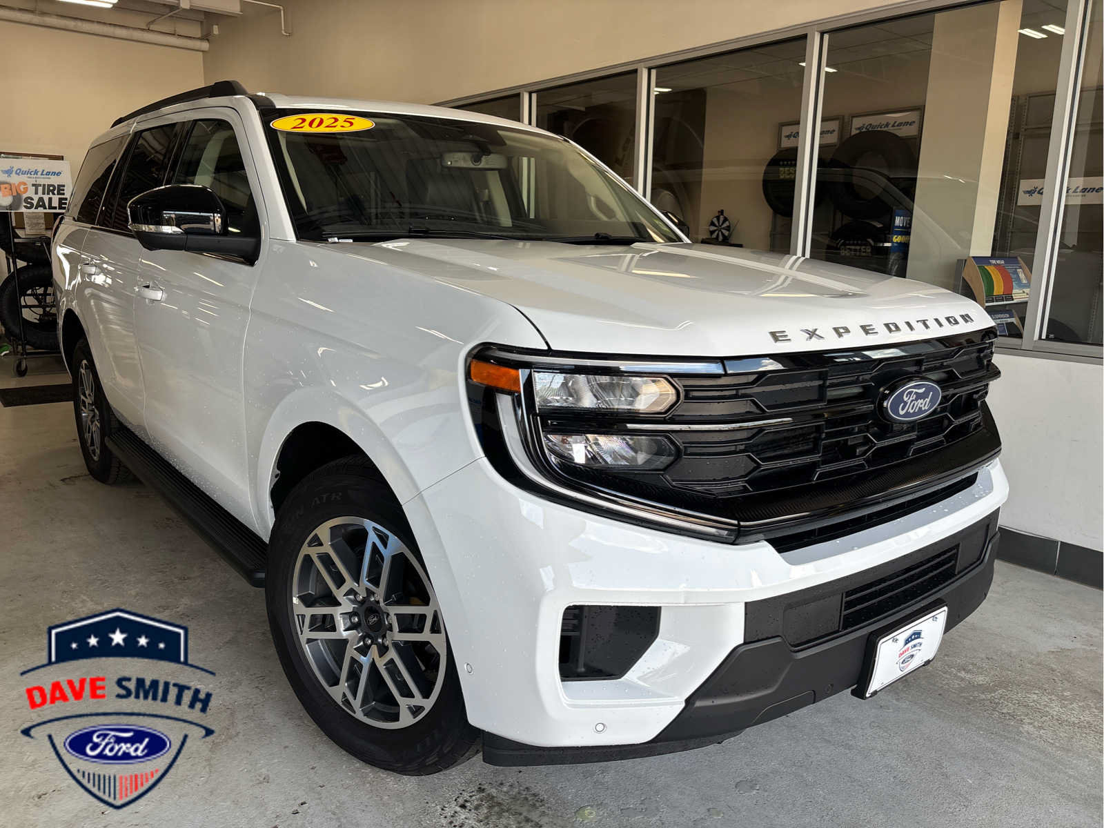 Certified 2025 Ford Expedition Active AWD/4WD image 1