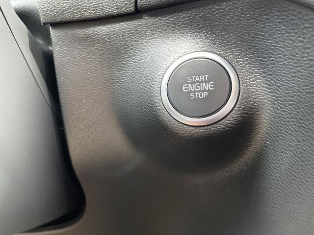 Used 2025 Volvo XC40 B5 Plus AWD/4WD image 16