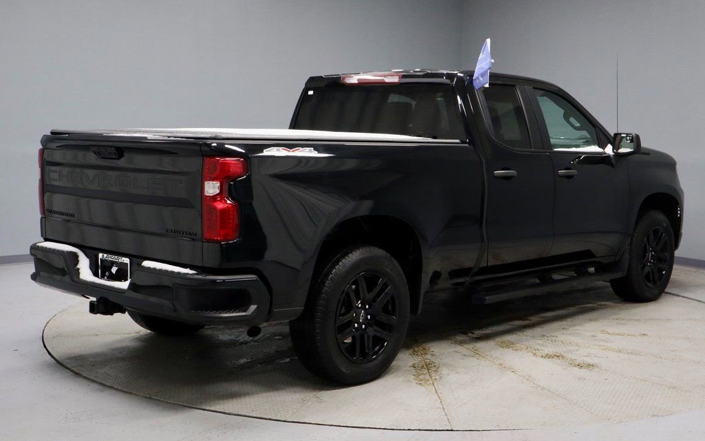 Used 2023 Chevrolet Silverado 1500 Custom w/ LPO, Dark Essentials Package image 5