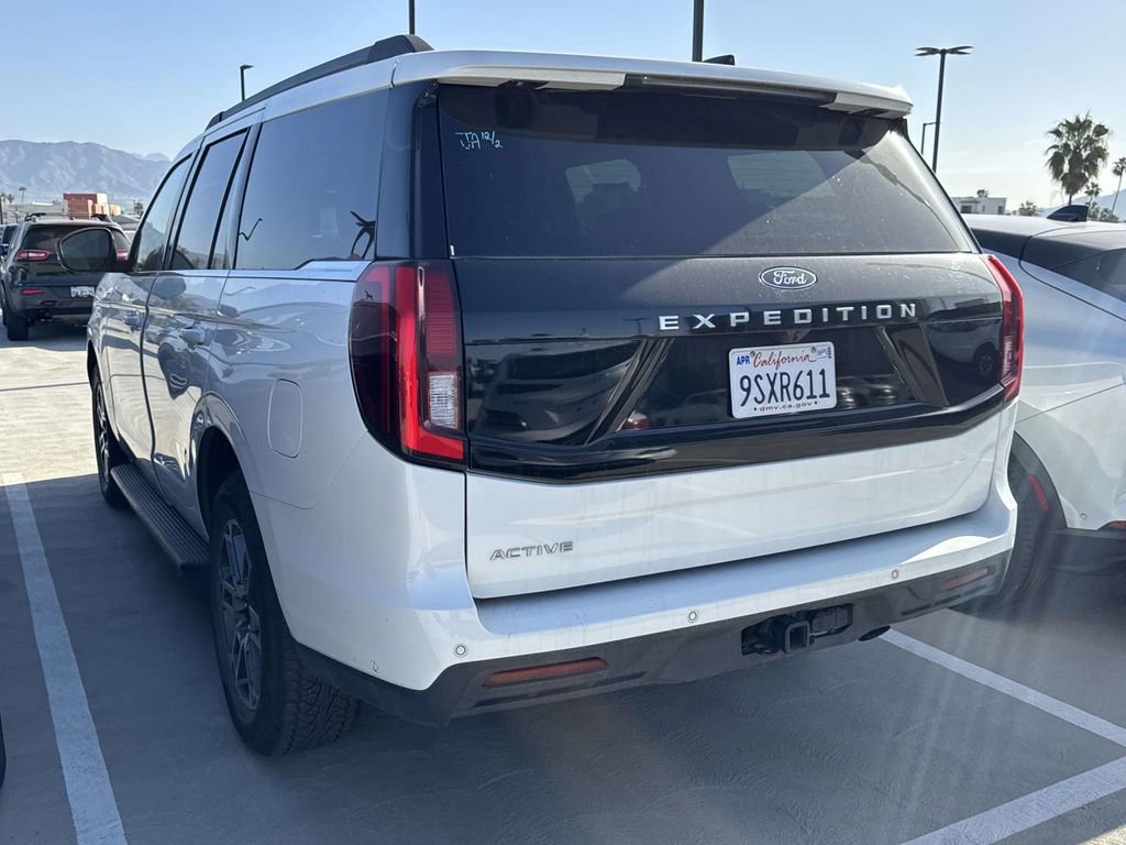 Certified 2025 Ford Expedition Active image 4