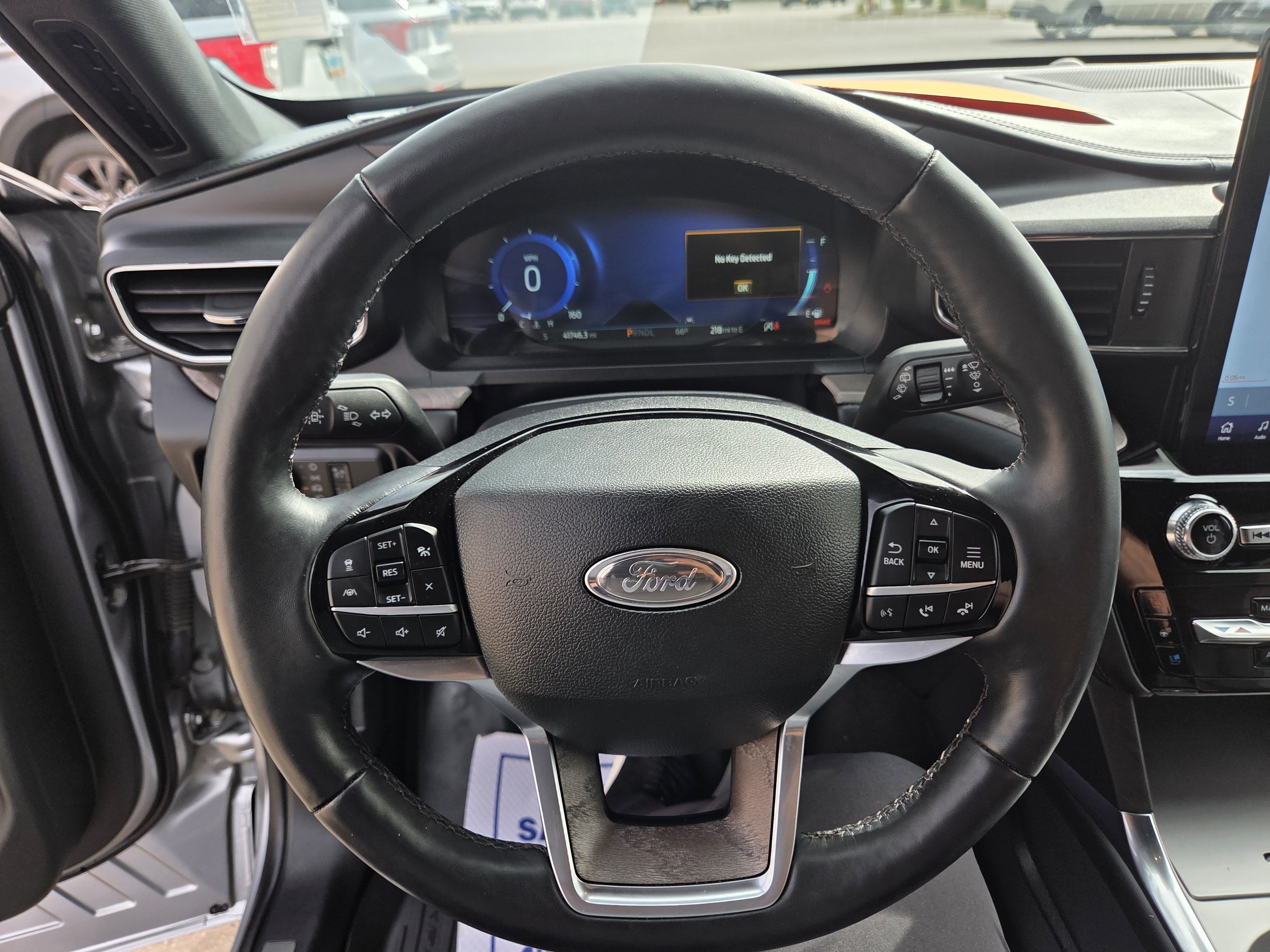 Certified 2023 Ford Explorer Platinum w/ Technology Package AWD/4WD image 15
