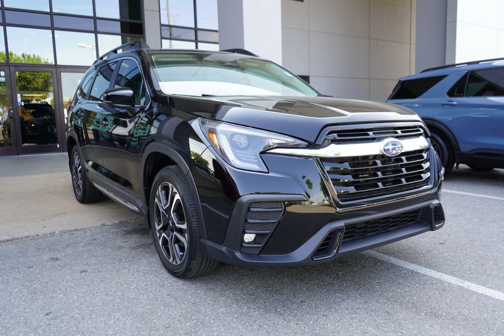 Used 2025 Subaru Ascent Limited w/ Popular Package #1 AWD/4WD image 2