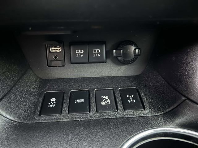 Used 2018 Toyota Highlander SE image 22