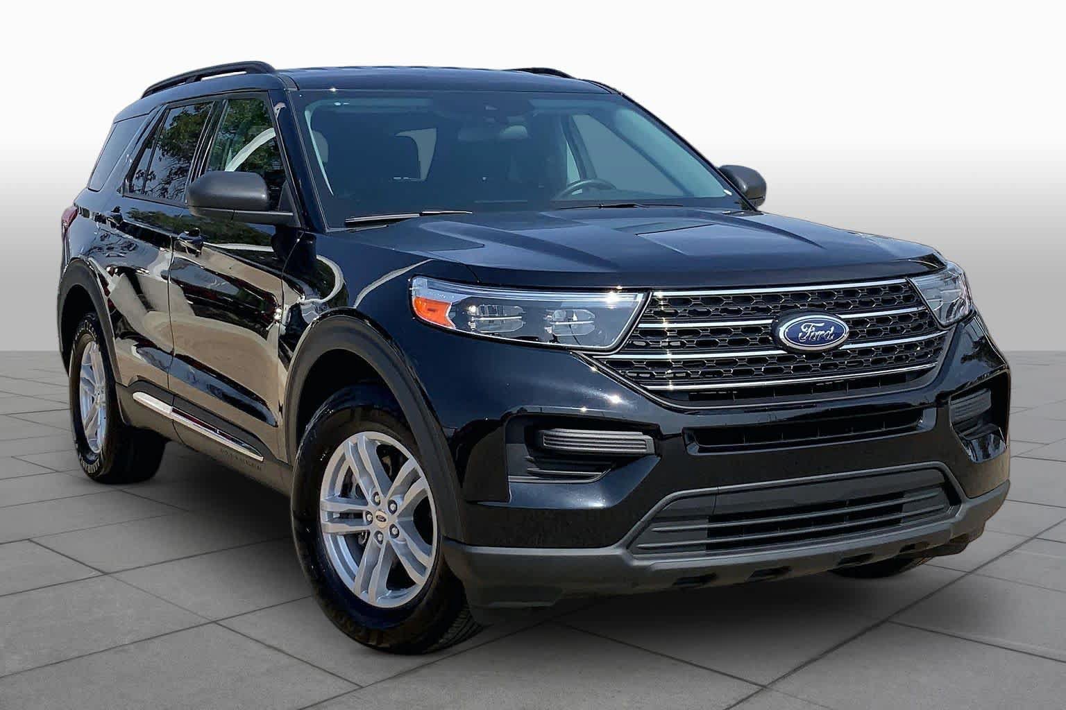 Certified 2023 Ford Explorer XLT AWD/4WD image 3