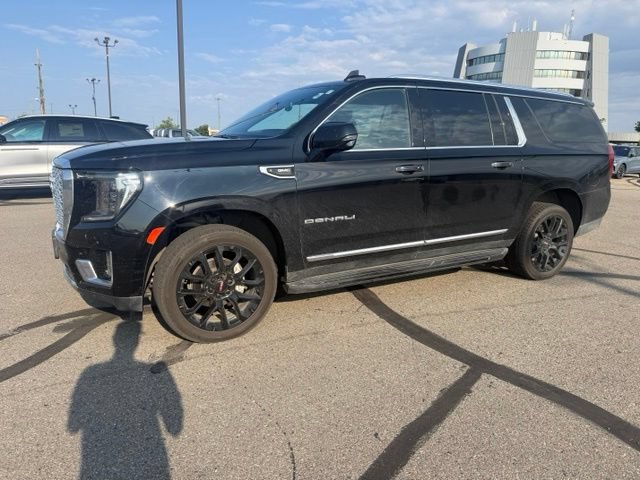 Used 2022 GMC Yukon XL Denali AWD/4WD image 6