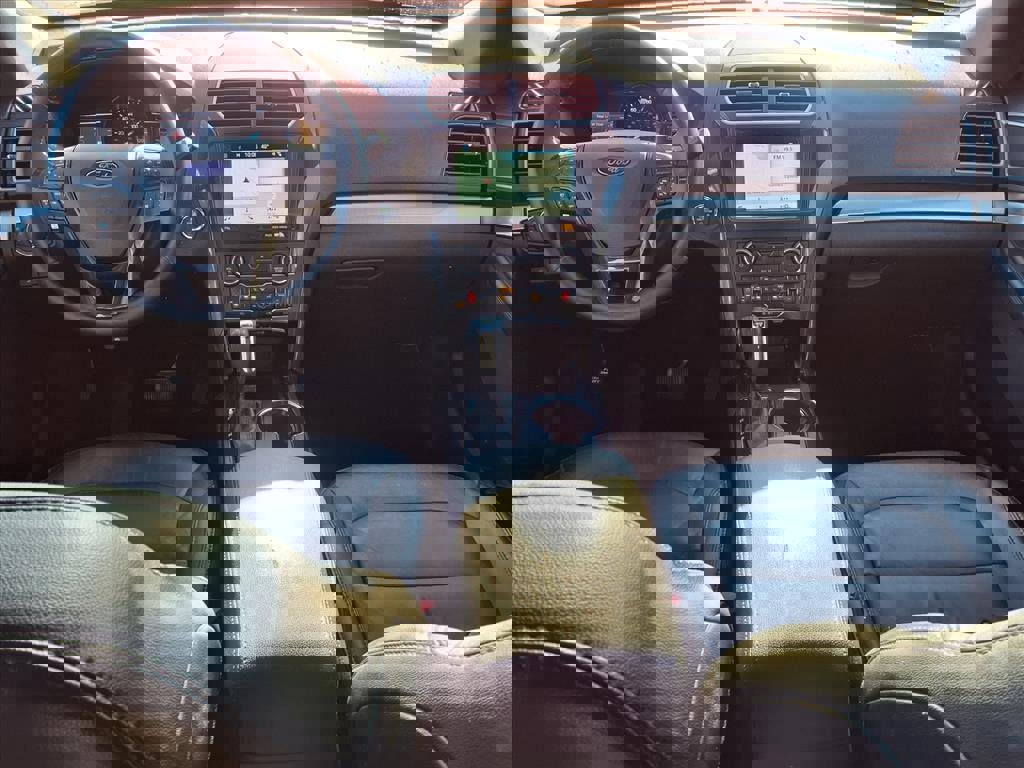 Certified 2018 Ford Explorer XLT w/ Equipment Group 202A image 11