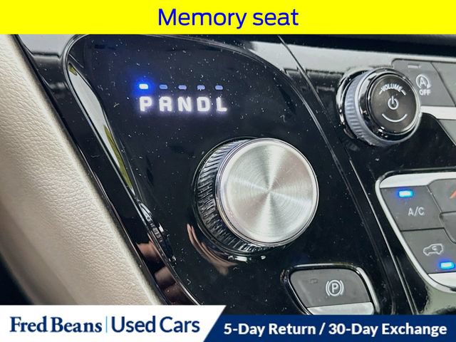 Used 2024 Chrysler Pacifica Touring-L FWD image 20