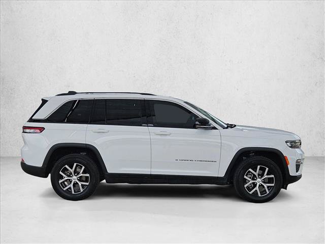 Used 2024 Jeep Grand Cherokee Limited AWD/4WD image 4
