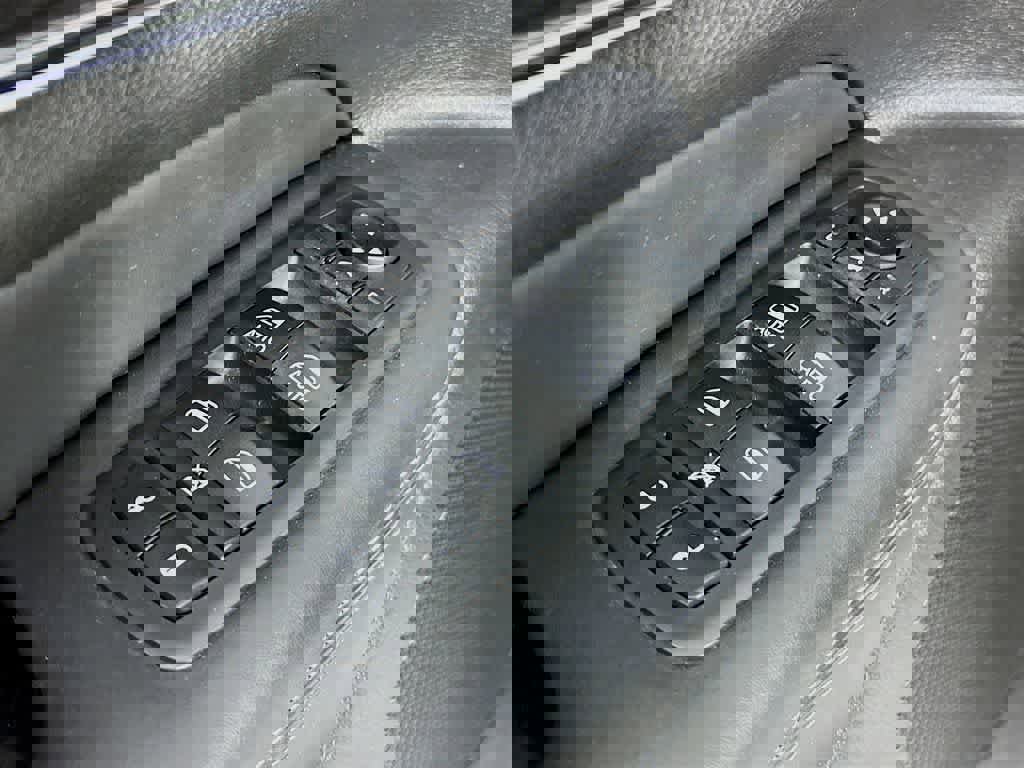 Used 2019 Jeep Grand Cherokee Overland image 33