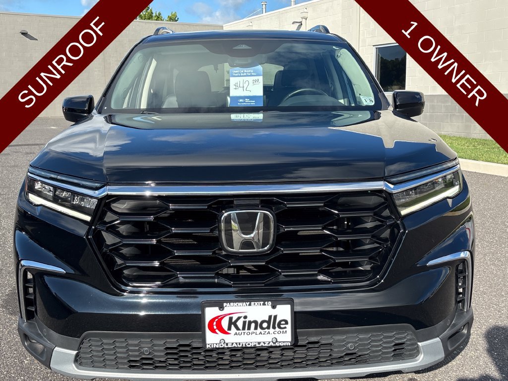 Used 2024 Honda Pilot Touring image 3