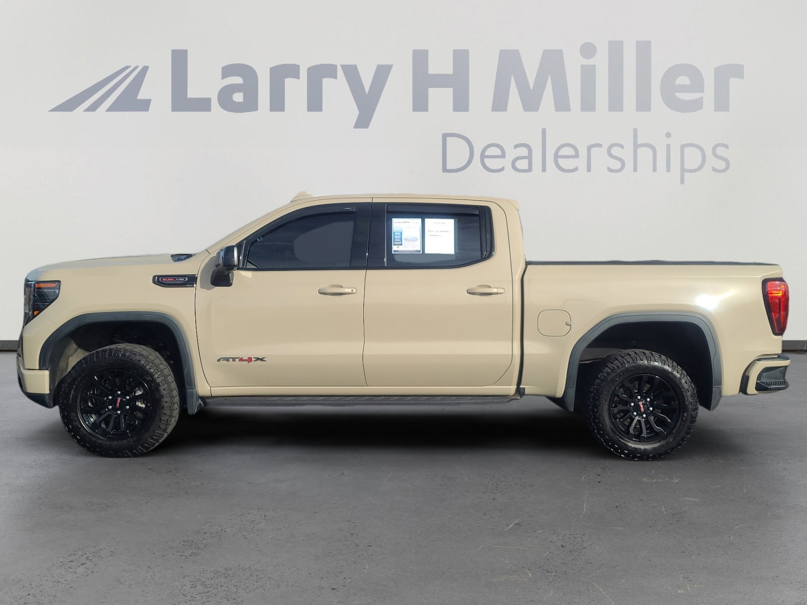 Used 2022 GMC Sierra 1500 AT4X image 2