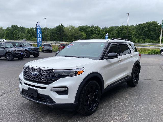 Certified 2022 Ford Explorer XLT w/ Equipment Group 202A AWD/4WD image 3