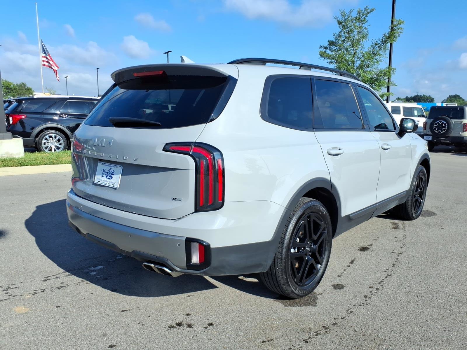 Used 2023 Kia Telluride SX X-Line AWD/4WD image 3