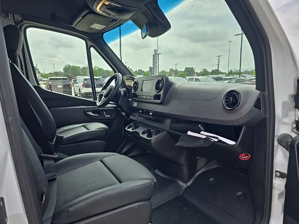 Used 2024 Mercedes-Benz Sprinter 2500 image 18