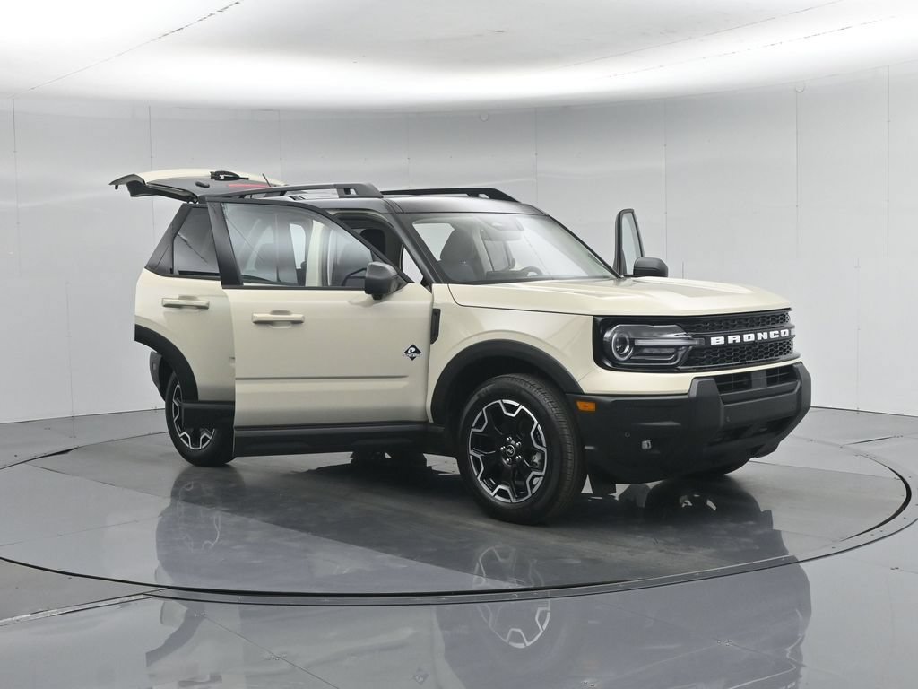 Certified 2025 Ford Bronco Sport Outer Banks w/ Outer Banks Tech Package+ AWD/4WD image 35