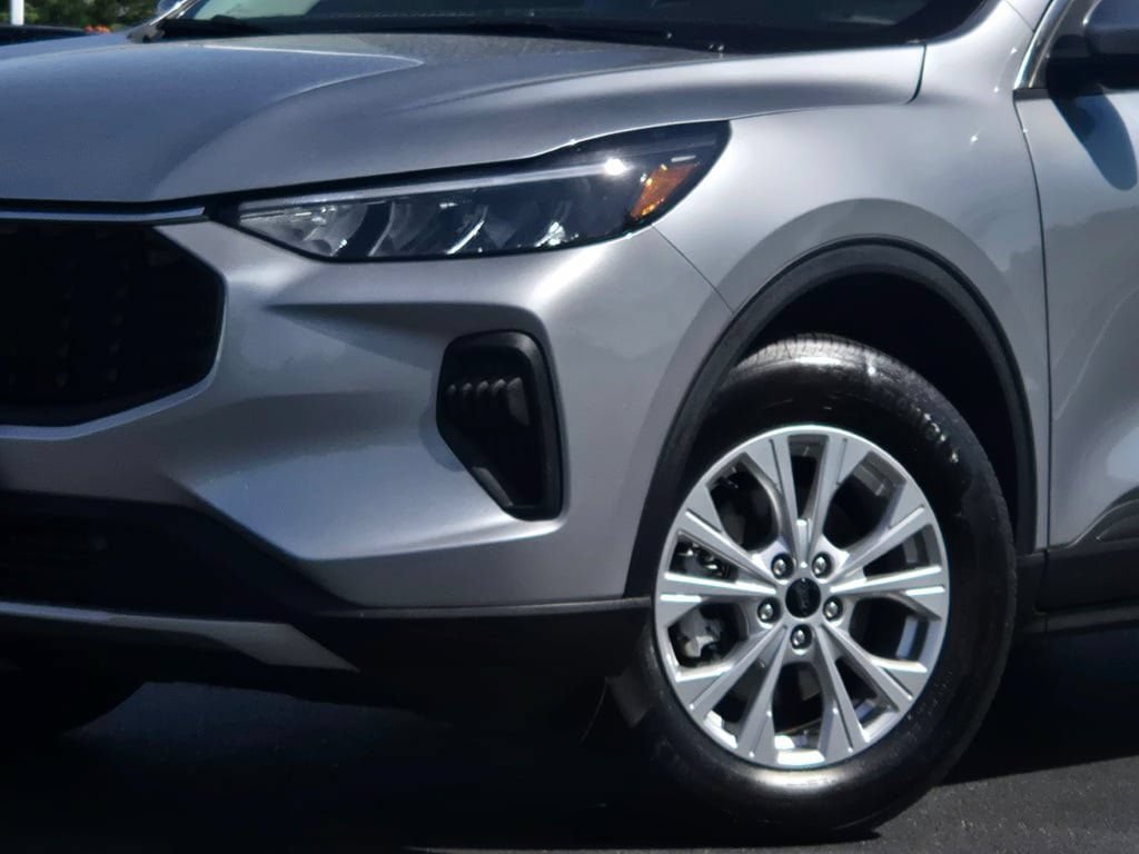 Certified 2023 Ford Escape Active w/ Tech Pack #2 AWD/4WD image 2