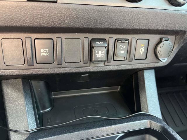 Used 2018 Toyota Tacoma TRD Off-Road AWD/4WD image 29