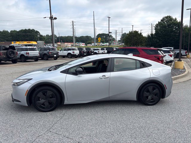 Used 2025 Toyota Prius LE FWD image 5