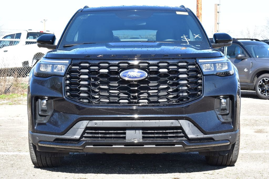 Certified 2025 Ford Explorer ST-Line w/ ST-Line Street Pack image 4