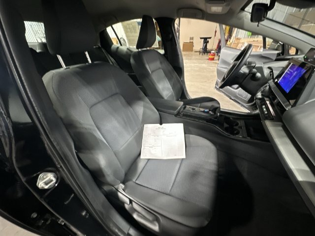 Used 2025 Toyota Prius LE FWD image 32