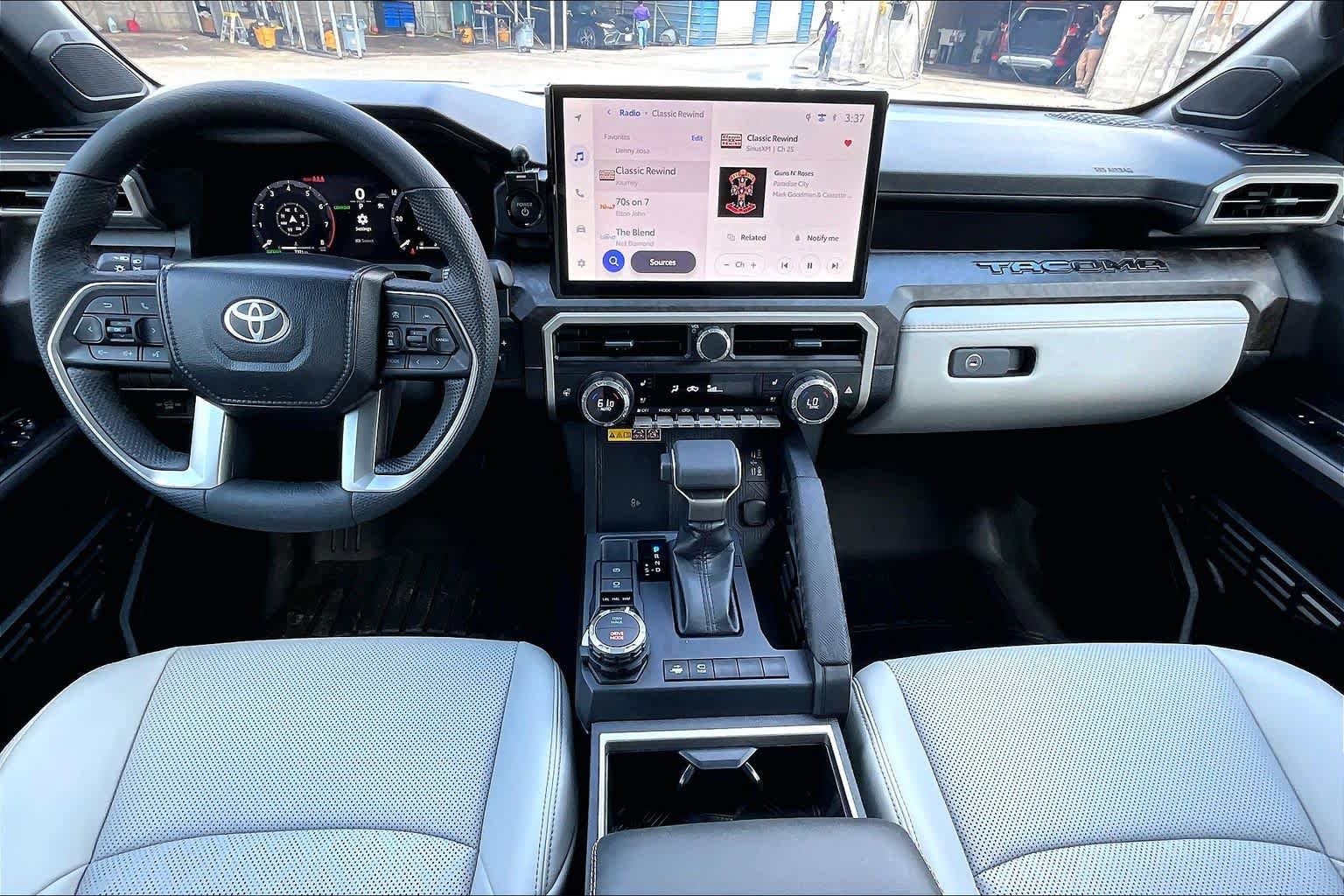 Used 2025 Toyota Tacoma Limited AWD/4WD image 16