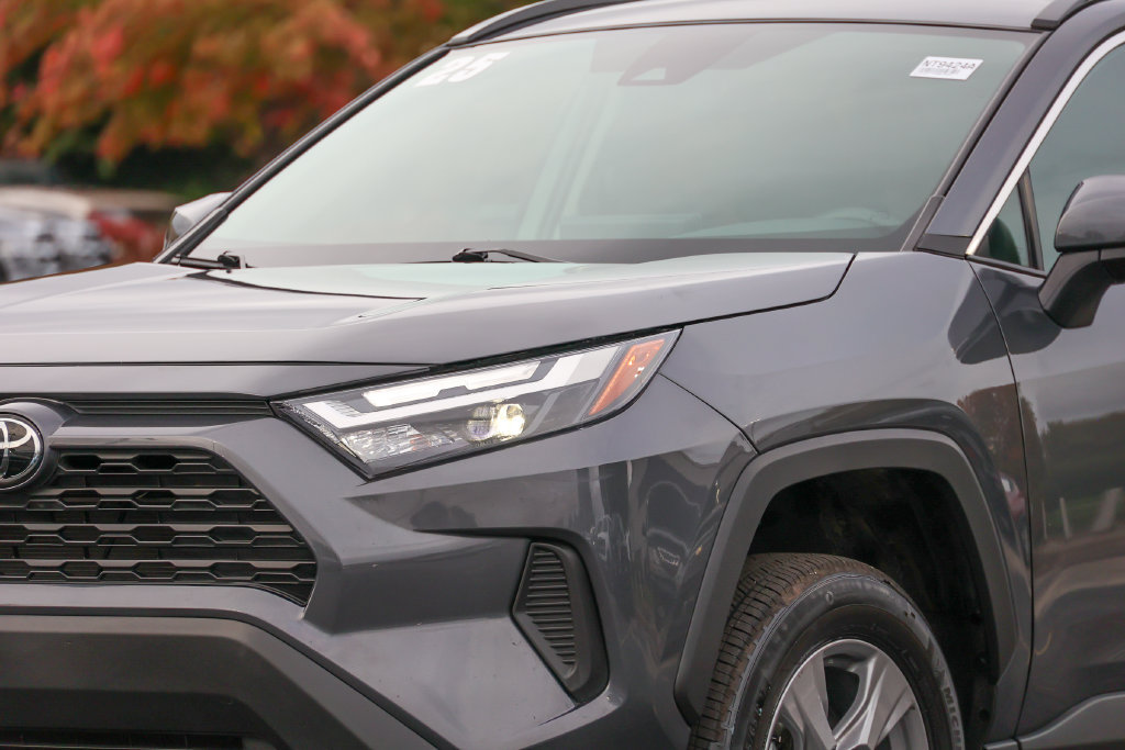 Used 2025 Toyota RAV4 XLE AWD/4WD image 14