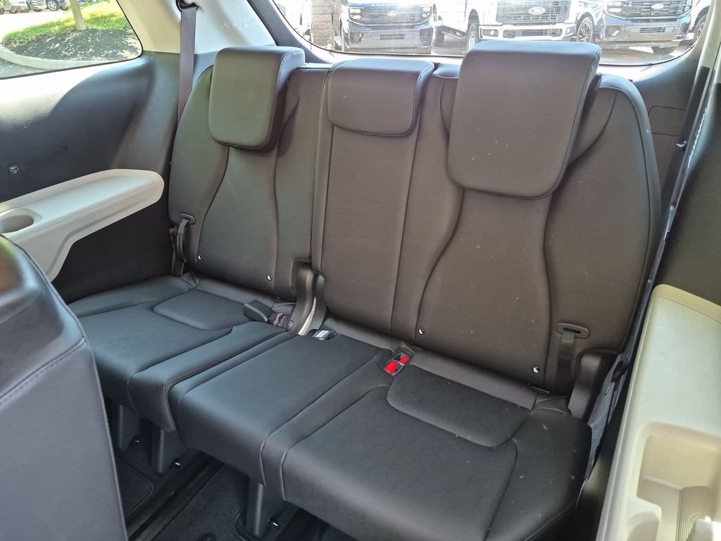 Used 2024 Kia Carnival LX FWD image 32