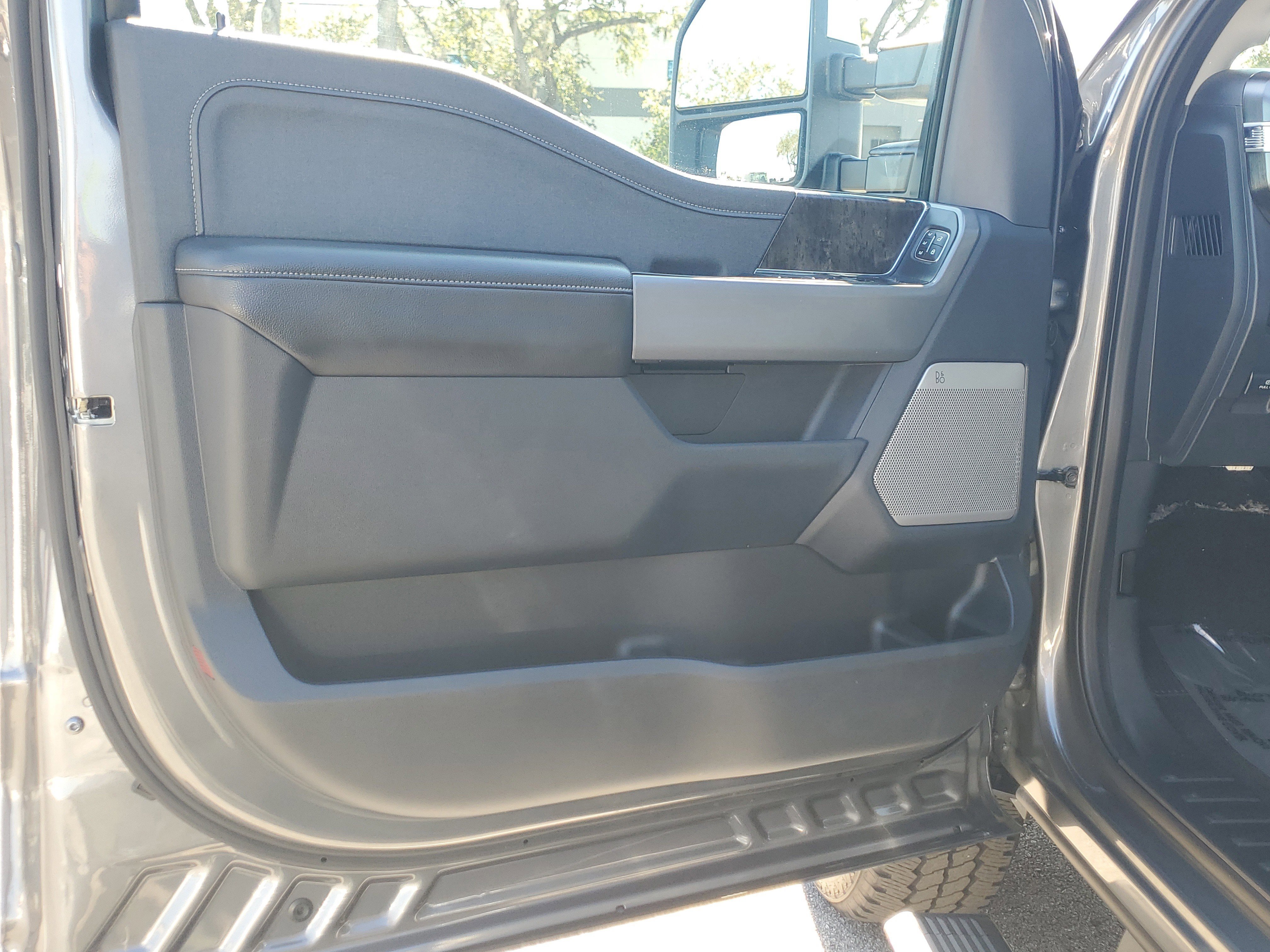 Certified 2024 Ford F250 Lariat w/ Chrome Package image 18