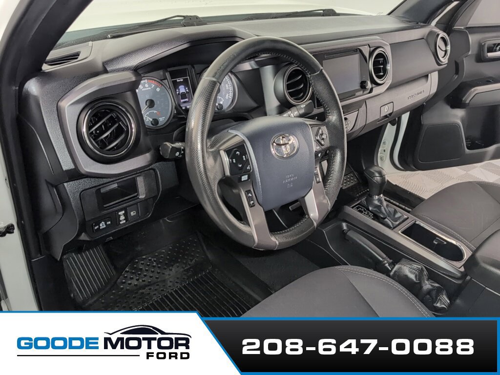Used 2018 Toyota Tacoma TRD Sport w/ Technology Package AWD/4WD image 9