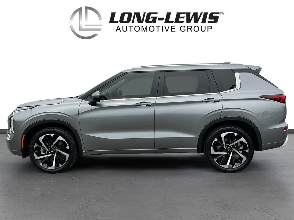Used 2023 Mitsubishi Outlander SEL FWD image 2