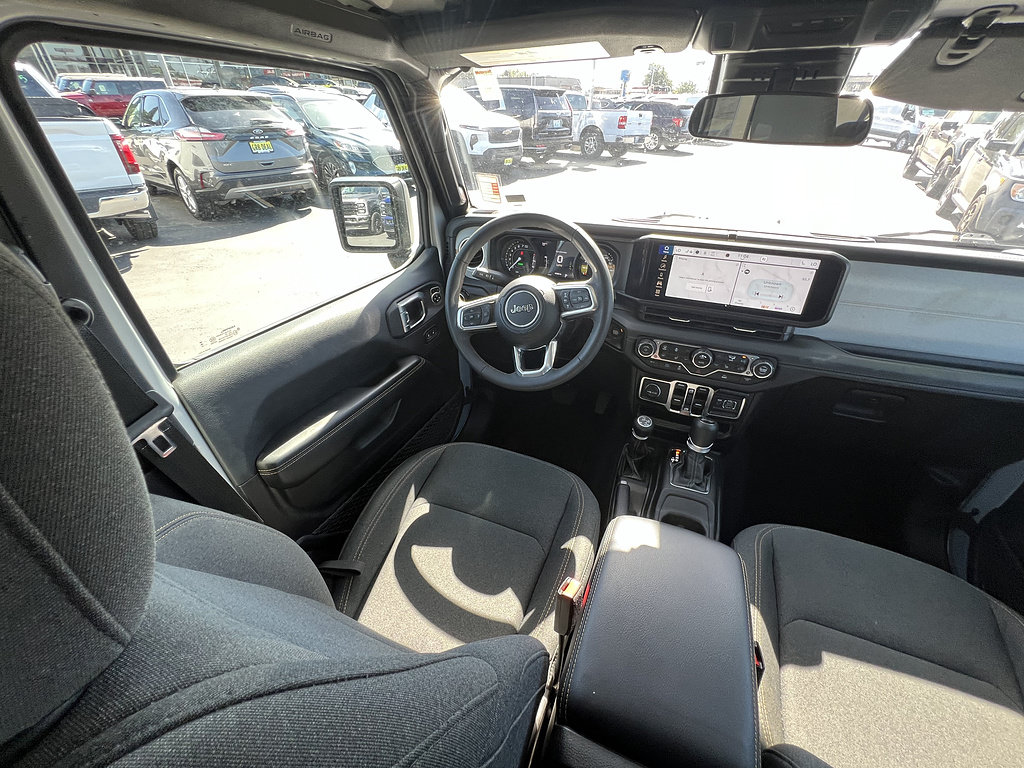 Used 2024 Jeep Wrangler Unlimited Sahara AWD/4WD image 15