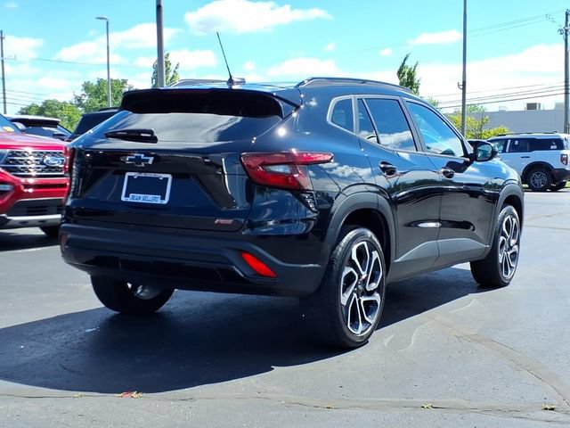 Used 2025 Chevrolet Trax RS w/ Driver Confidence Package FWD image 4