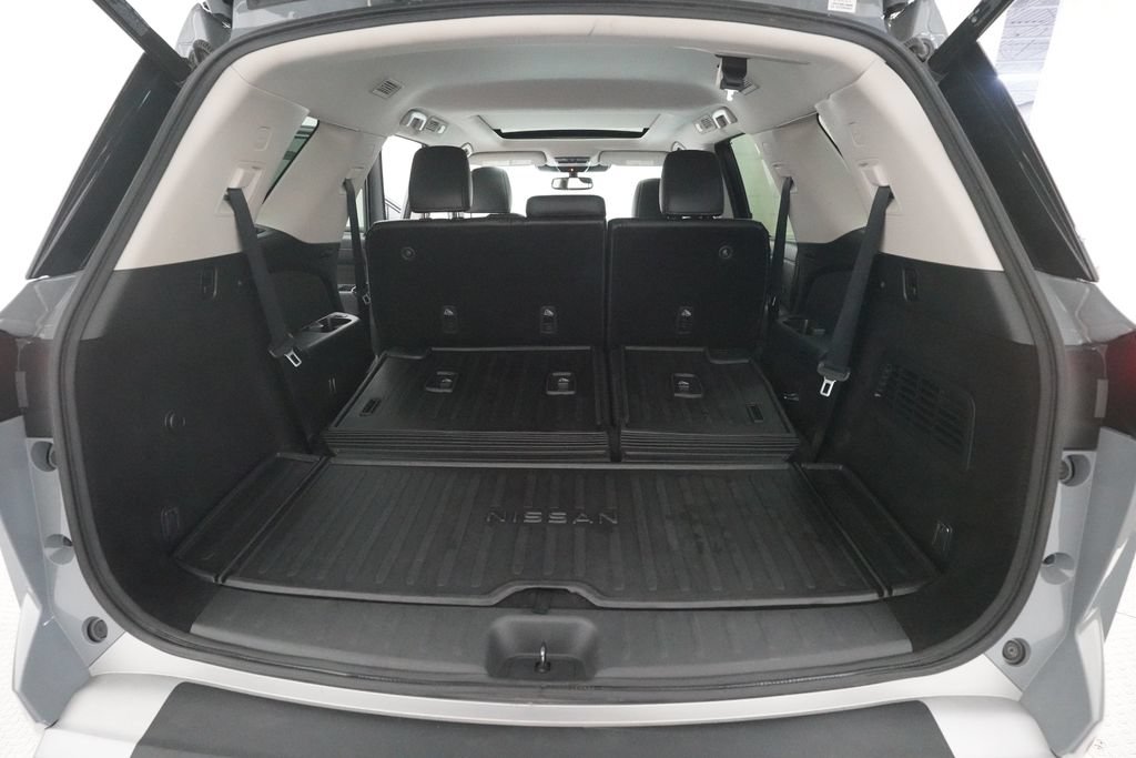 Used 2022 Nissan Pathfinder SL AWD/4WD image 10
