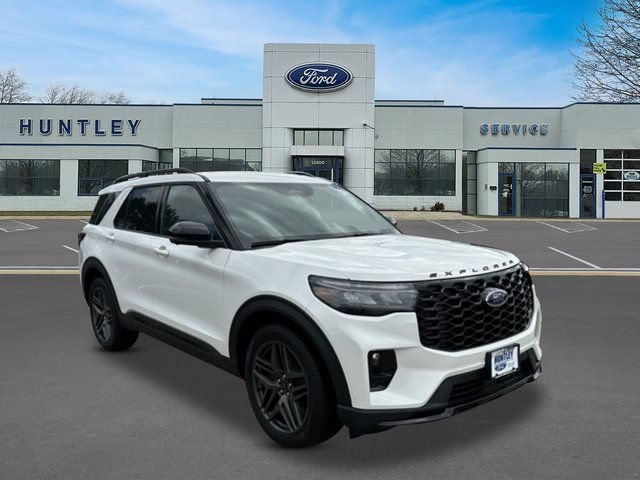 Certified 2025 Ford Explorer ST AWD/4WD image 3