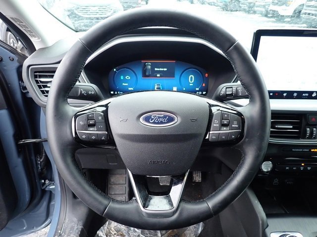 Certified 2025 Ford Escape Platinum w/ Premium Technology Package image 24