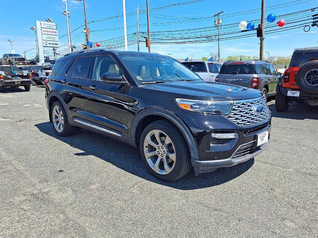 Certified 2020 Ford Explorer Platinum w/ Premium Technology Package AWD/4WD image 2