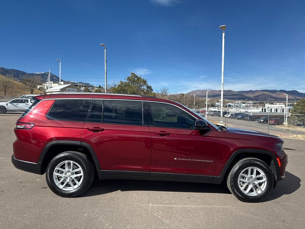 Used 2023 Jeep Grand Cherokee L Laredo image 9