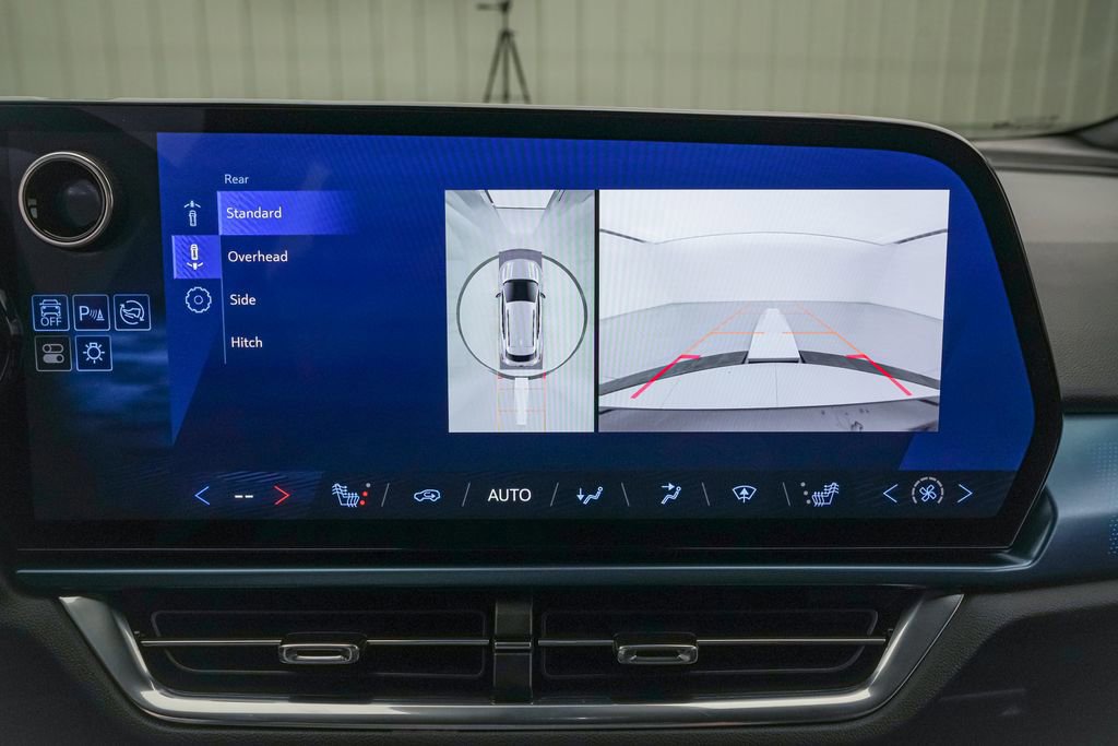 Used 2025 Chevrolet Equinox EV LT w/ Convenience Package image 23