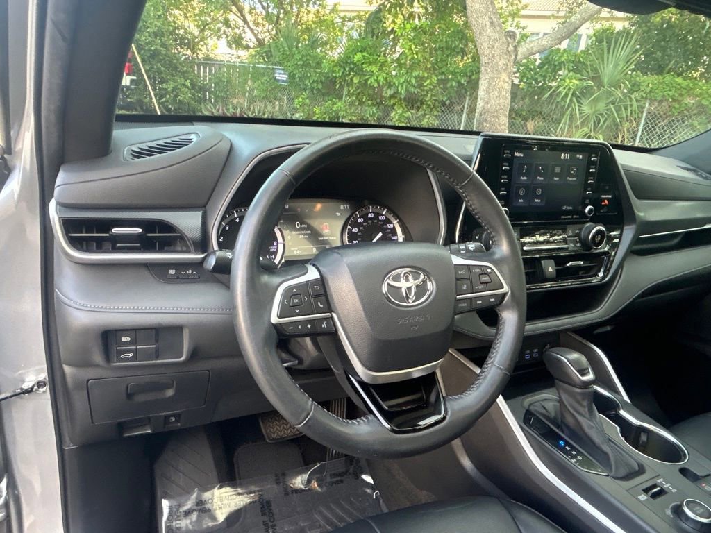 Used 2022 Toyota Highlander XSE image 39