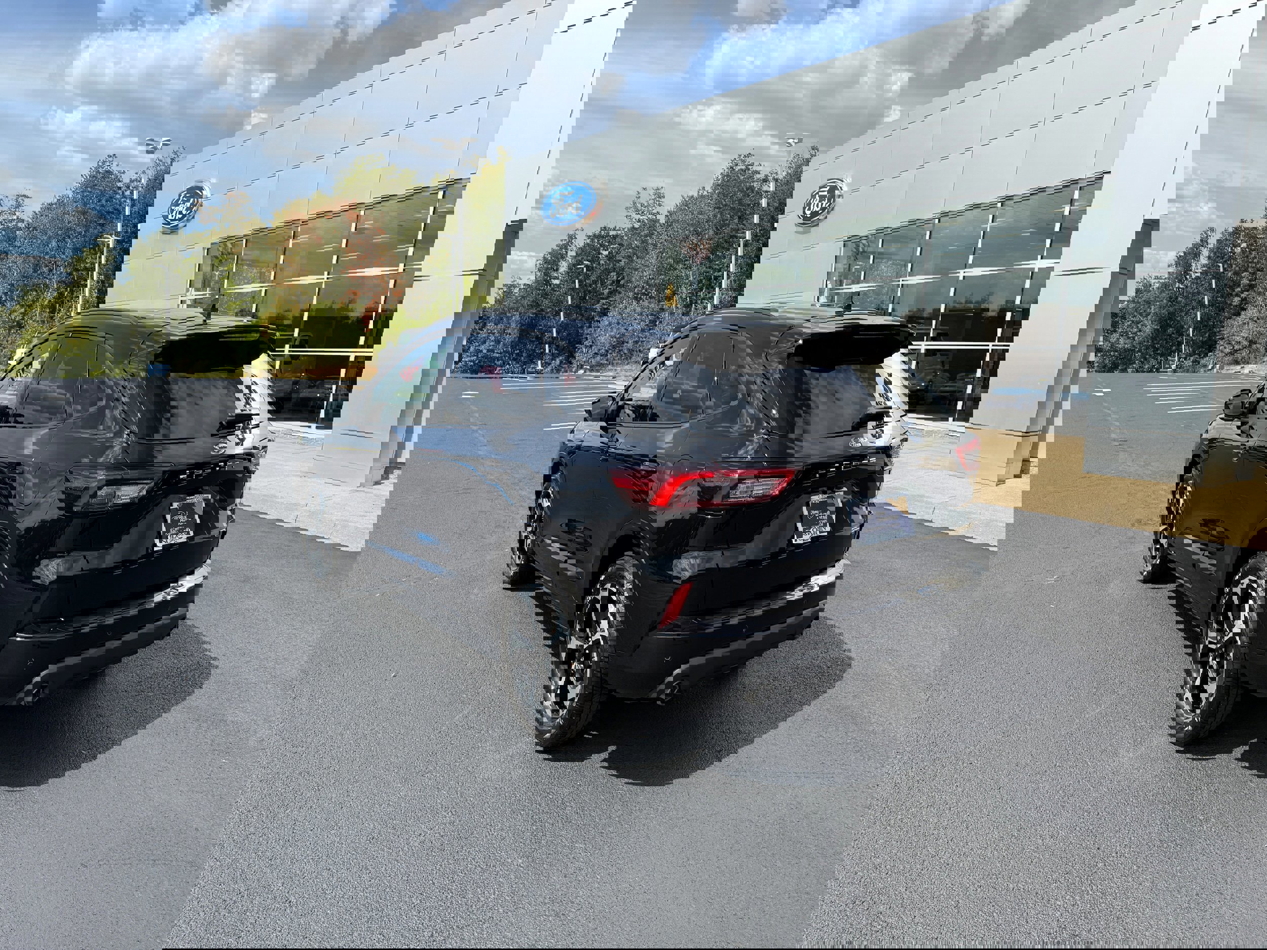 Certified 2024 Ford Escape ST-Line Select w/ Tech Pack #1 image 5