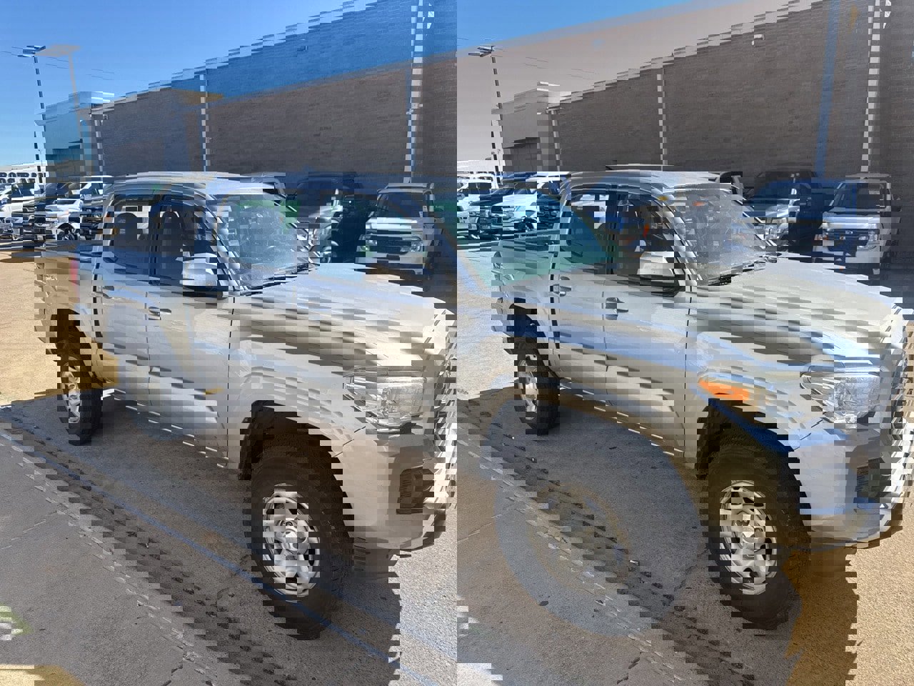 Used 2017 Toyota Tacoma SR image 5