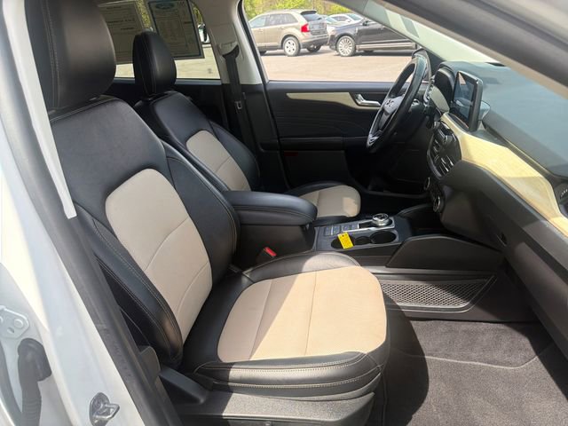 Certified 2022 Ford Escape Titanium w/ Titanium Elite Package AWD/4WD image 14